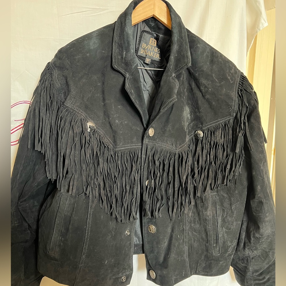 Men’s suede leather fringed jacket 
100% leather 
Size L/XL